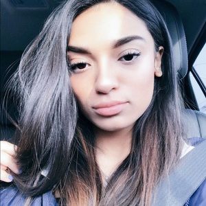 Meet your Posher, Cassandra